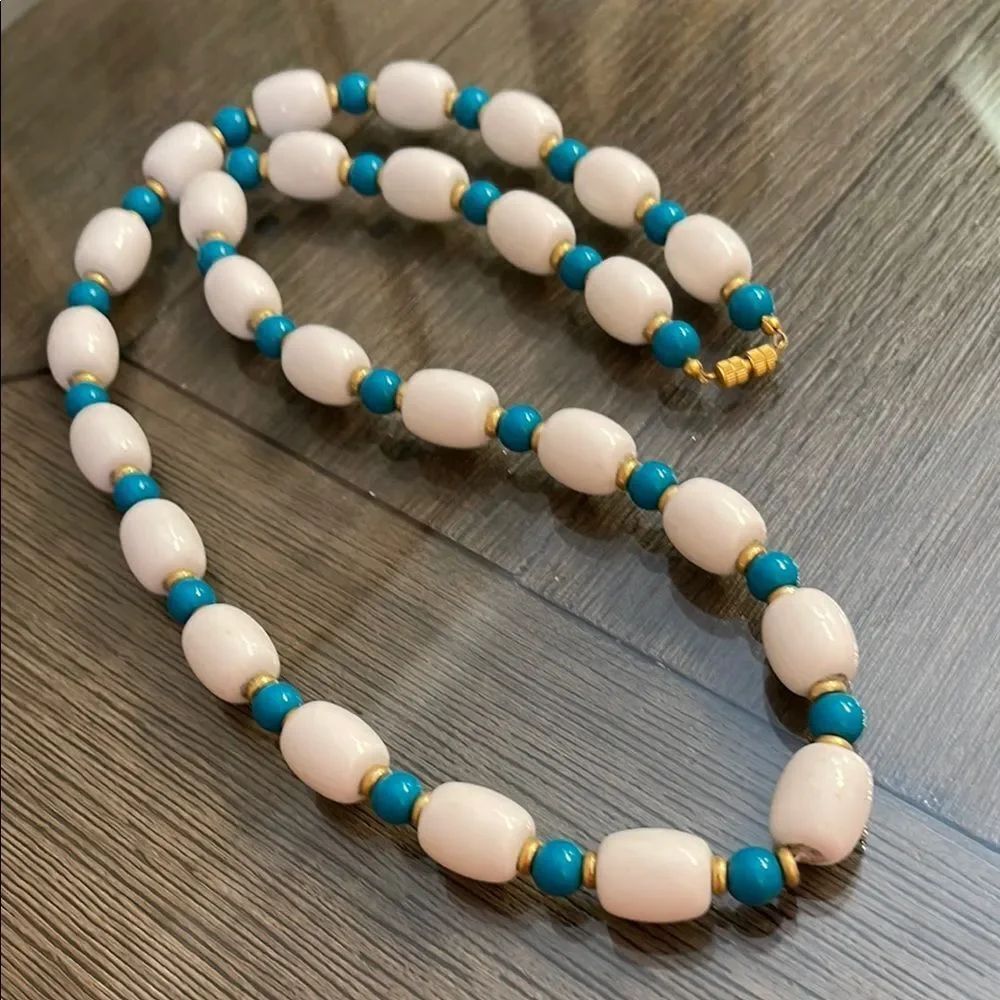 Vintage White Barrel Shaped Beaded Necklace